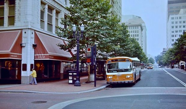 800px-Portland_Mall_in_1982_with_bus_on_6th_Ave_next_to_Meier_&_Frank