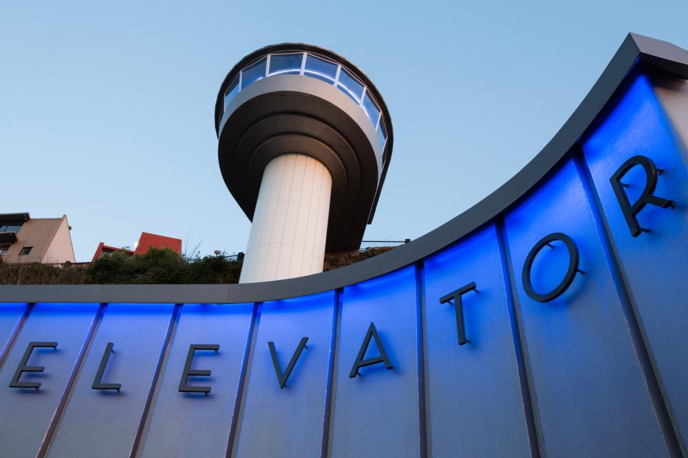 Oregon City Elevator: Ride a Mid-Century Marvel for Willamette River
Views
