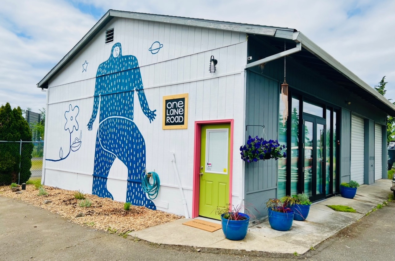 Oregon Makers:  Artist transforms Oregon City industrial space into
vibrant art studio